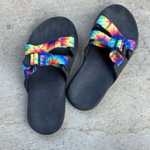 Chaco colorful Star burst tie-dye slip on sandals. Flip flops.